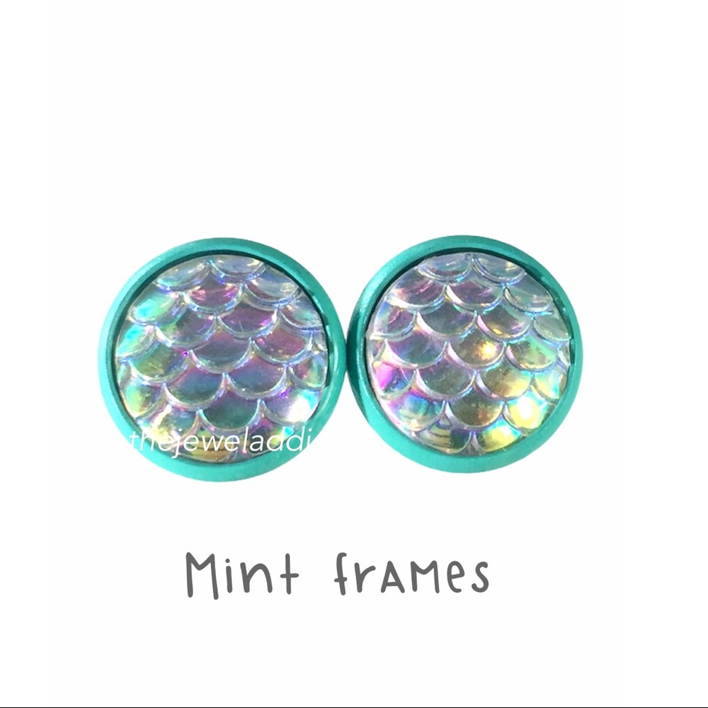 3 for 15🎀 mermaid scale Iridescent studs - Picture 8 of 12
